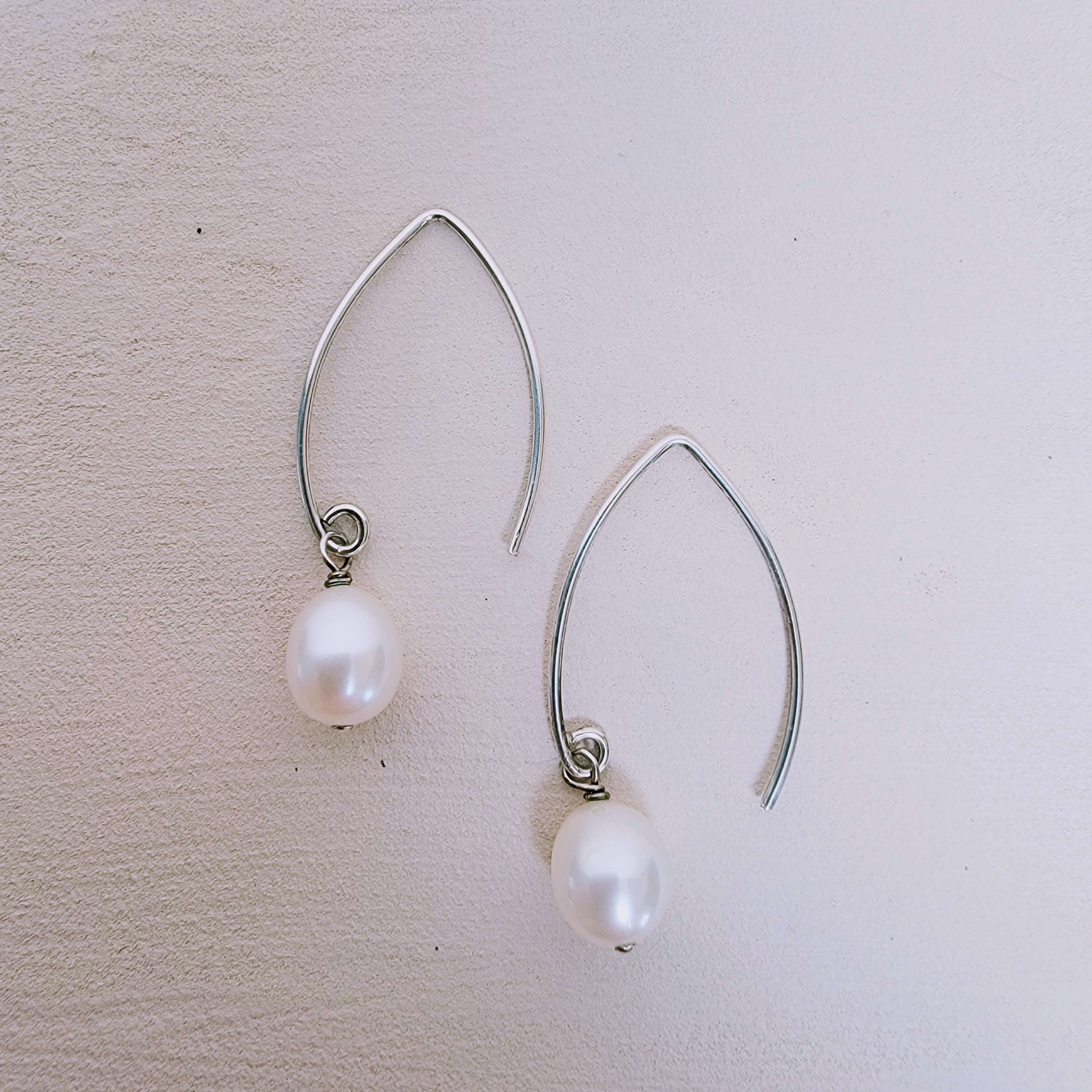 Freshwater Pearl Dangle Earrings in Cream