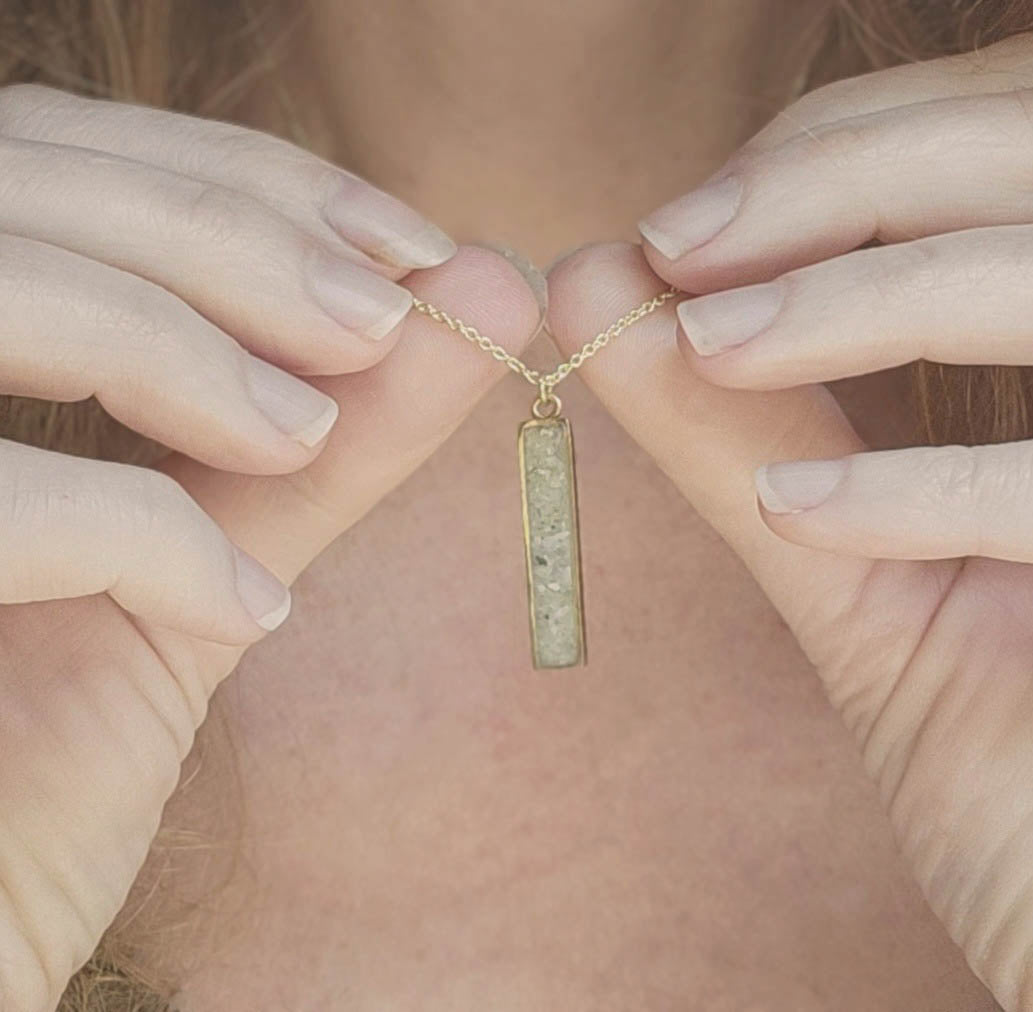 Small Beach Bar Necklace in Gold