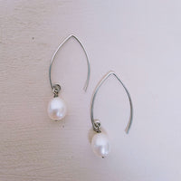 Freshwater Pearl Dangle Earrings in Cream