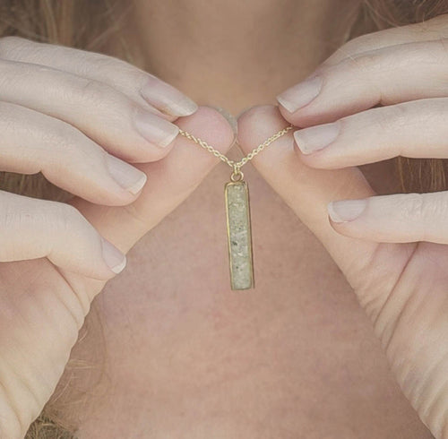 Small Beach Bar Necklace in Gold