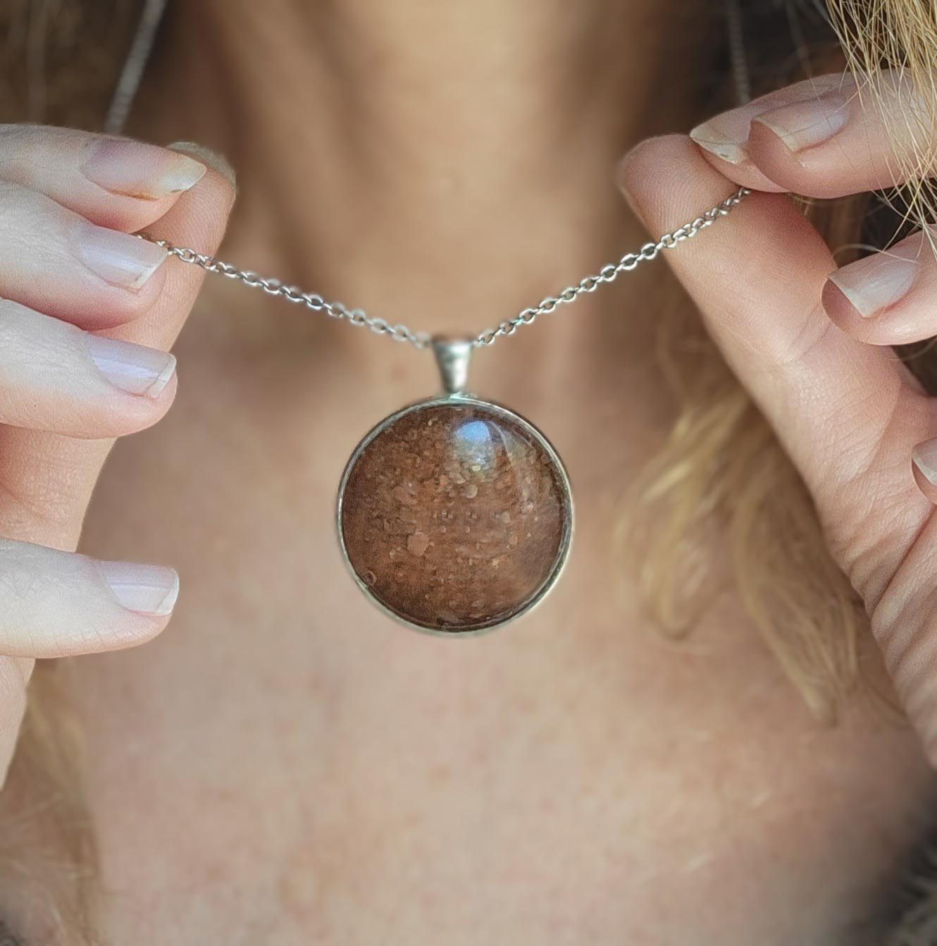 Sand Large Round Necklace